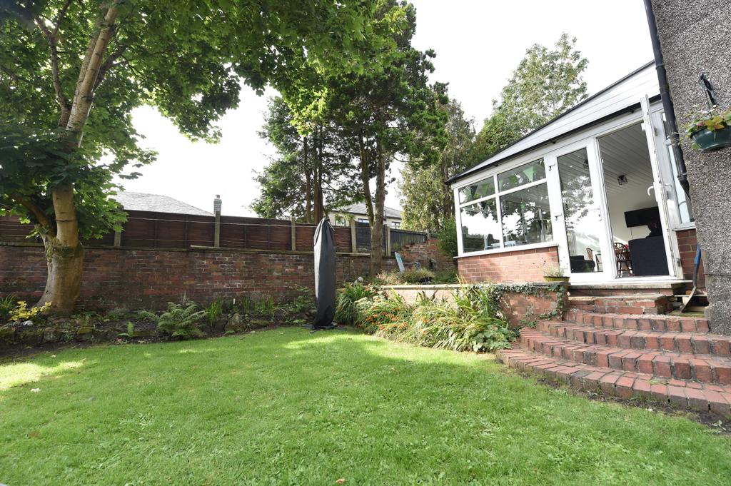Well-maintained outdoor garden area at Hollybank.